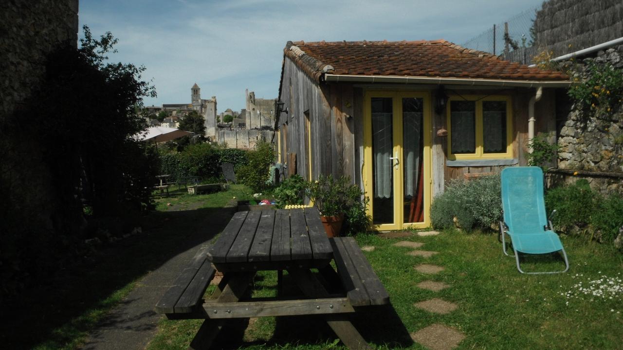 La Maison Rouge Шовини Екстериор снимка